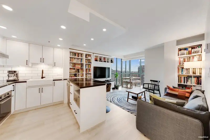 2704 1188 HOWE STREET - photo 3 of 38