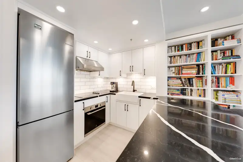 2704 1188 HOWE STREET - photo 4 of 38