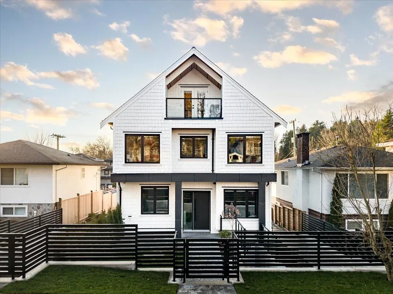 1 6061 SHERBROOKE STREET - photo 2 of 25