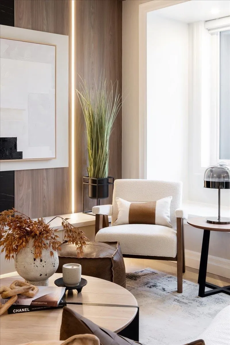 1 6061 SHERBROOKE STREET - photo 4 of 25