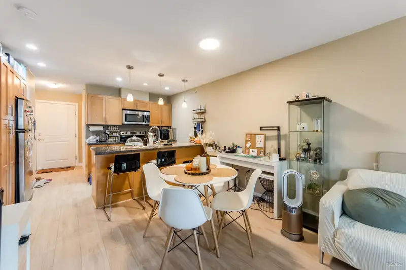 307 5000 IMPERIAL STREET - photo 4 of 19