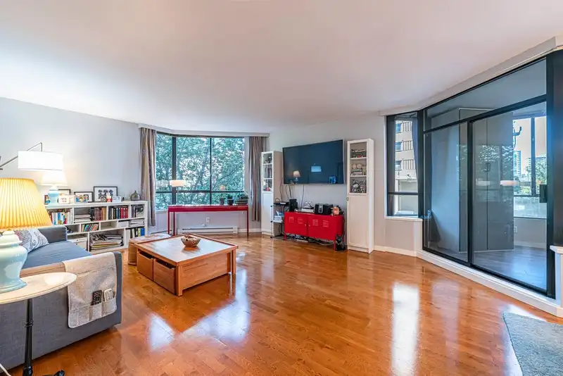 203 738 BROUGHTON STREET - photo 2 of 25