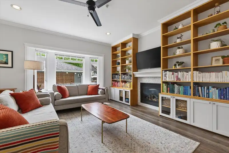 1528 E PENDER STREET - photo 2 of 40