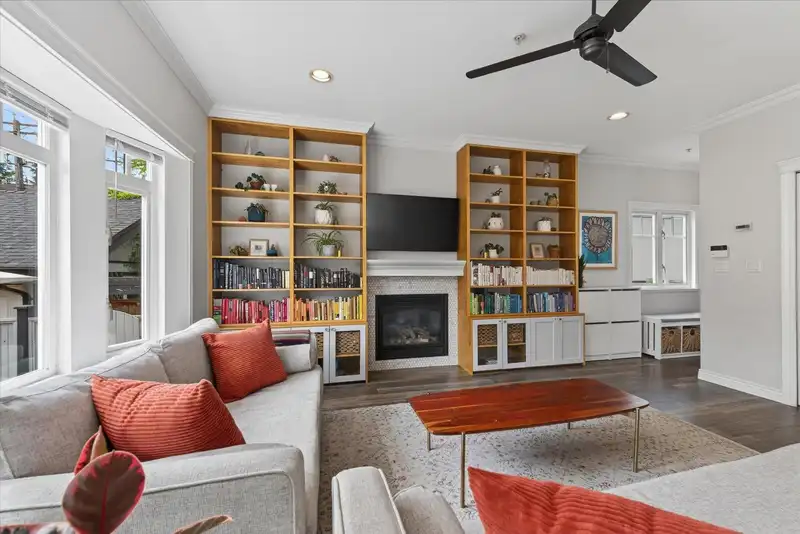 1528 E PENDER STREET - photo 4 of 40