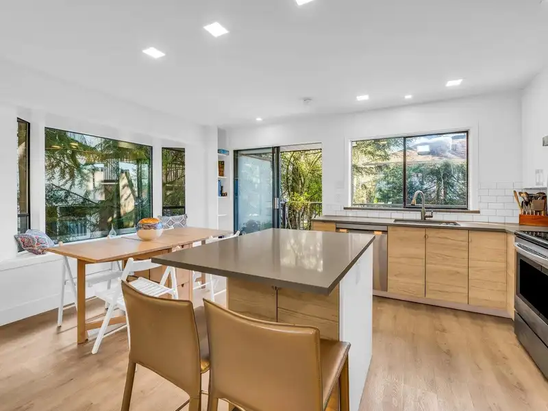 155 W 20TH STREET - photo 3 of 25