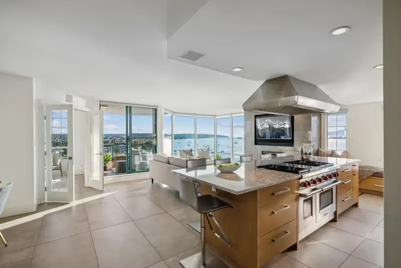 1802 1311 BEACH AVENUE - photo 4 of 22
