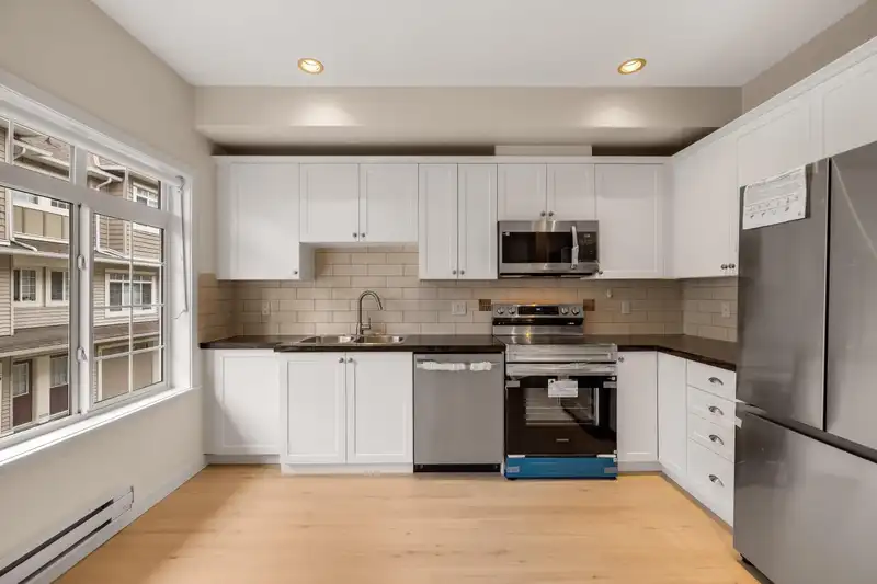 36 6852 193 STREET - photo 2 of 36