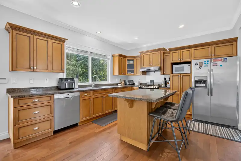 4330 BLAUSON BOULEVARD - photo 3 of 27