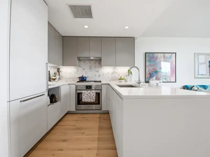 1304 8188 FRASER STREET - photo 2 of 21