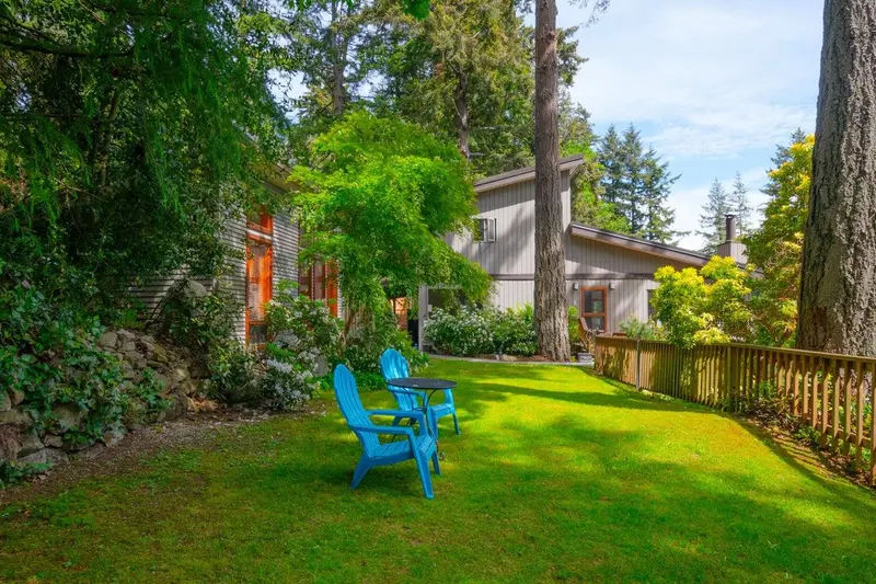 896 TAYLOR ROAD - photo 2 of 25