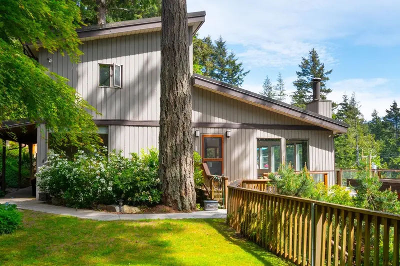 896 TAYLOR ROAD - photo 3 of 25