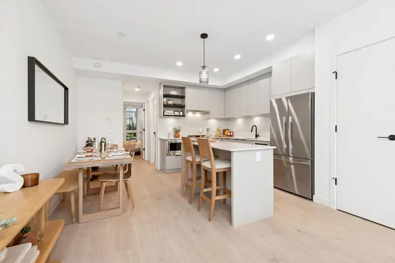 109 921 GRANT STREET - photo 2 of 8
