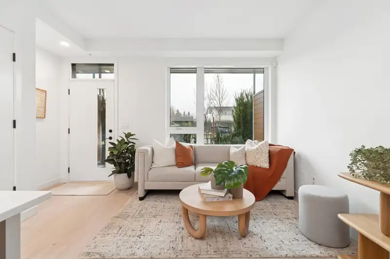 109 921 GRANT STREET - photo 3 of 8