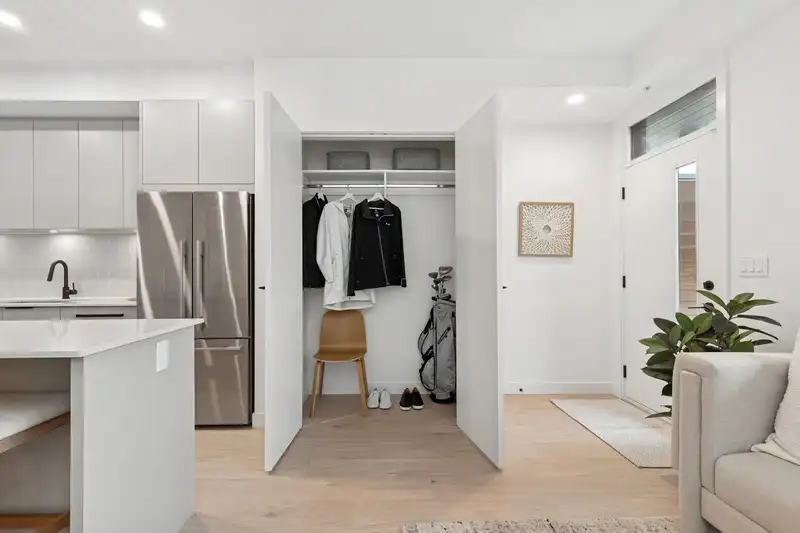 109 921 GRANT STREET - photo 4 of 8