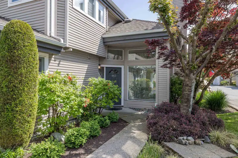 863 ROCHE POINT DRIVE - photo 1 of 40