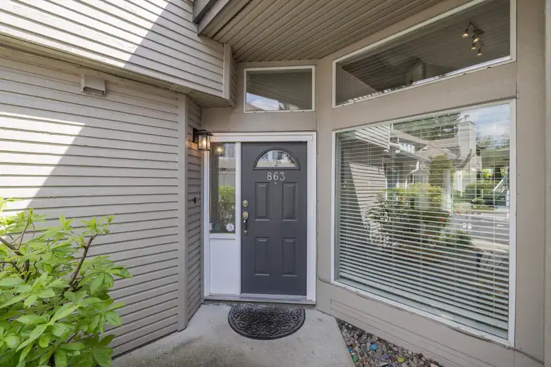863 ROCHE POINT DRIVE - photo 2 of 40
