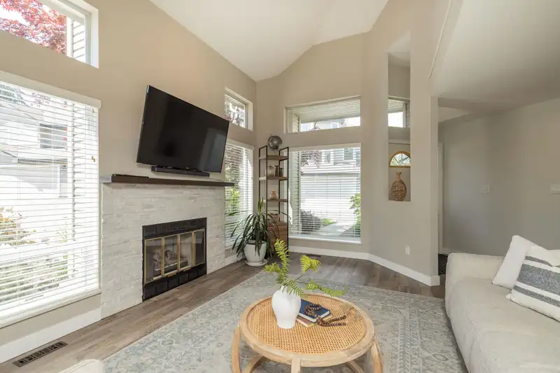 863 ROCHE POINT DRIVE - photo 4 of 40