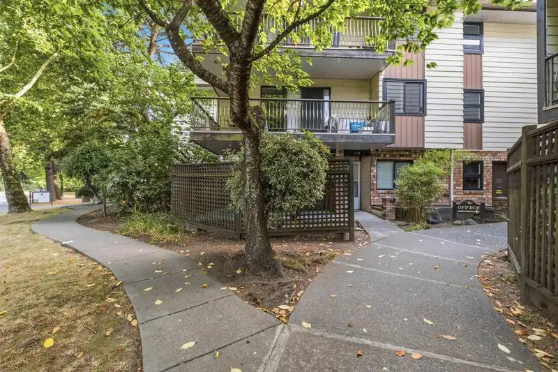 211 7426 138 STREET - photo 2 of 40