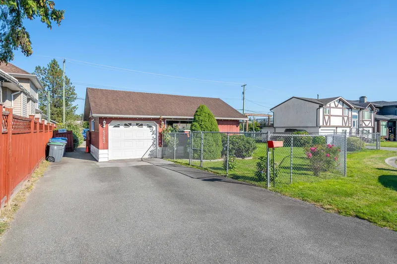 6282 175B STREET - photo 4 of 25