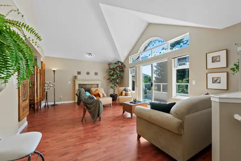 1691 PLATEAU CRESCENT - photo 1 of 40