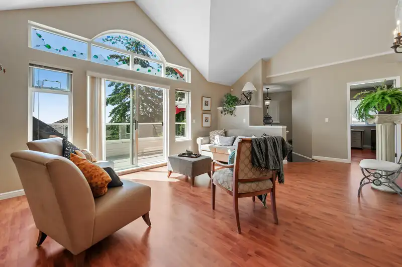 1691 PLATEAU CRESCENT - photo 2 of 40