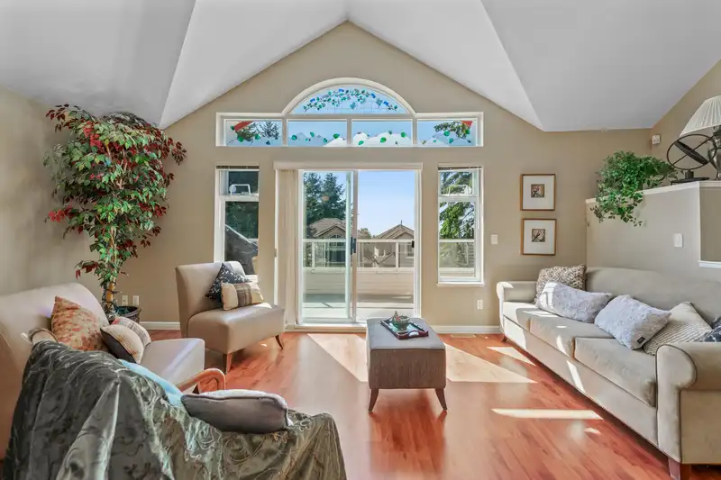 1691 PLATEAU CRESCENT - photo 3 of 40