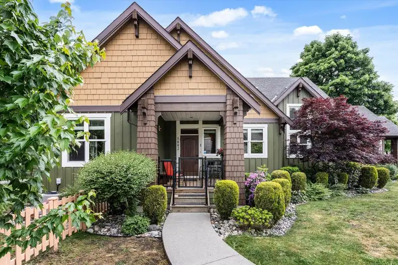 1 5882 COWICHAN STREET - photo 1 of 40