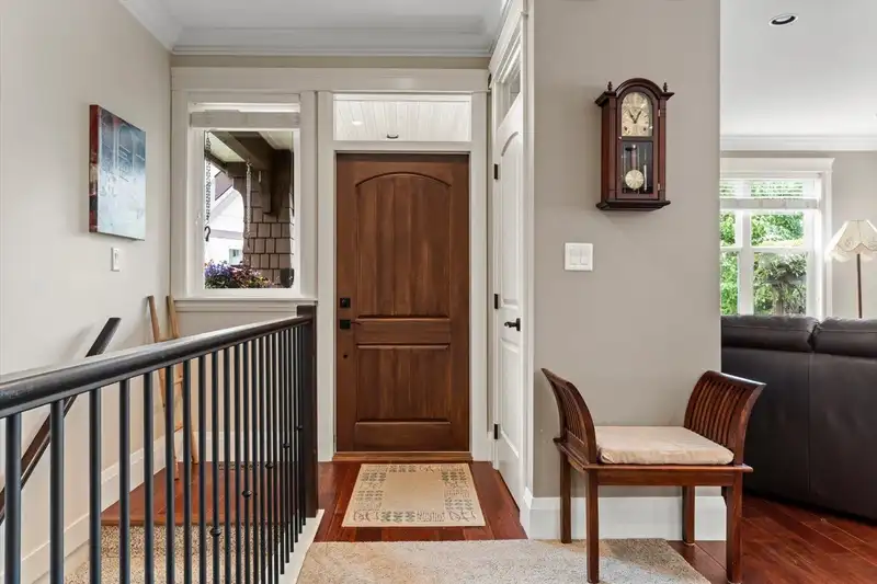 1 5882 COWICHAN STREET - photo 4 of 40