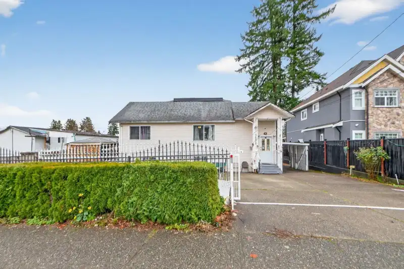 7576 140 STREET - photo 1 of 40