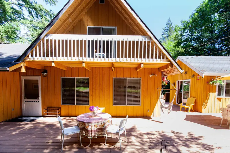 552 CLUB CRESCENT - photo 2 of 25