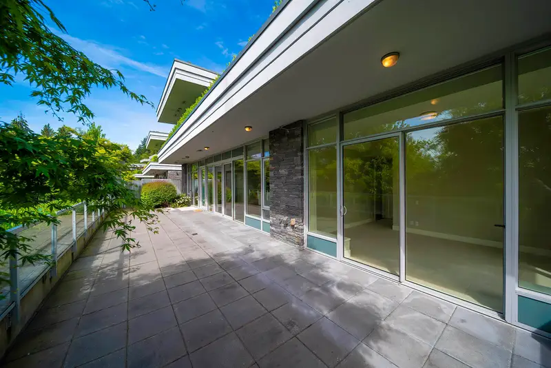 102 908 KEITH ROAD - photo 4 of 25