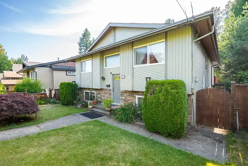 404 MUNDY STREET - photo 2 of 38