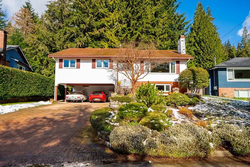 4651 VALLEY ROAD - photo 1 of 39