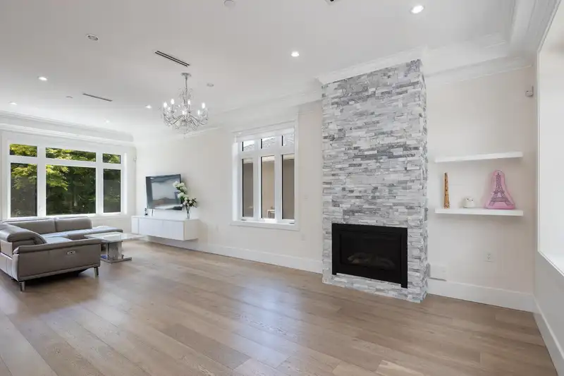 142 E 43RD AVENUE - photo 3 of 26
