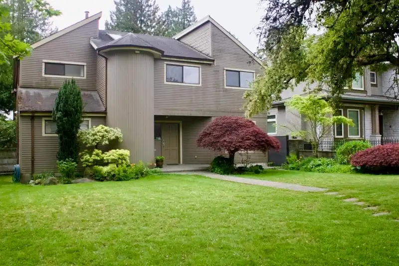 1624 W 61ST AVENUE - photo 2 of 26
