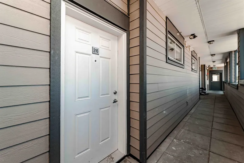 216 32083 HILLCREST AVENUE - photo 2 of 25