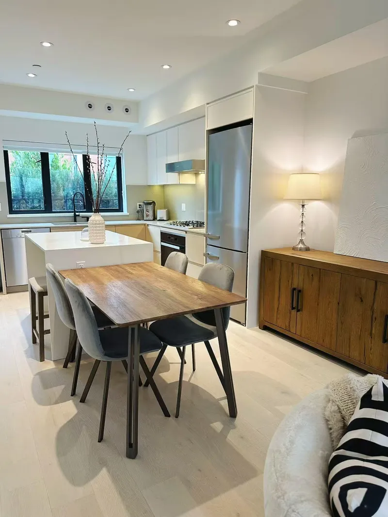 51 550 W 28TH AVENUE - photo 3 of 25