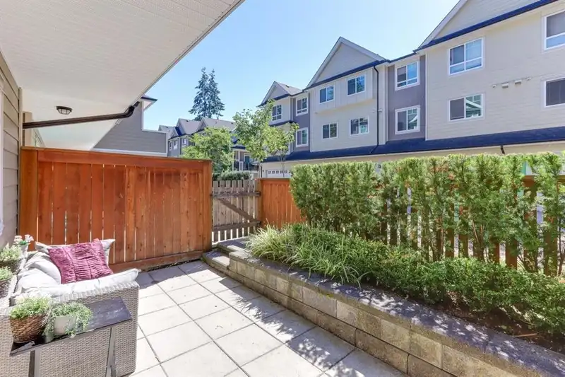 20 14285 64 AVENUE - photo 4 of 29