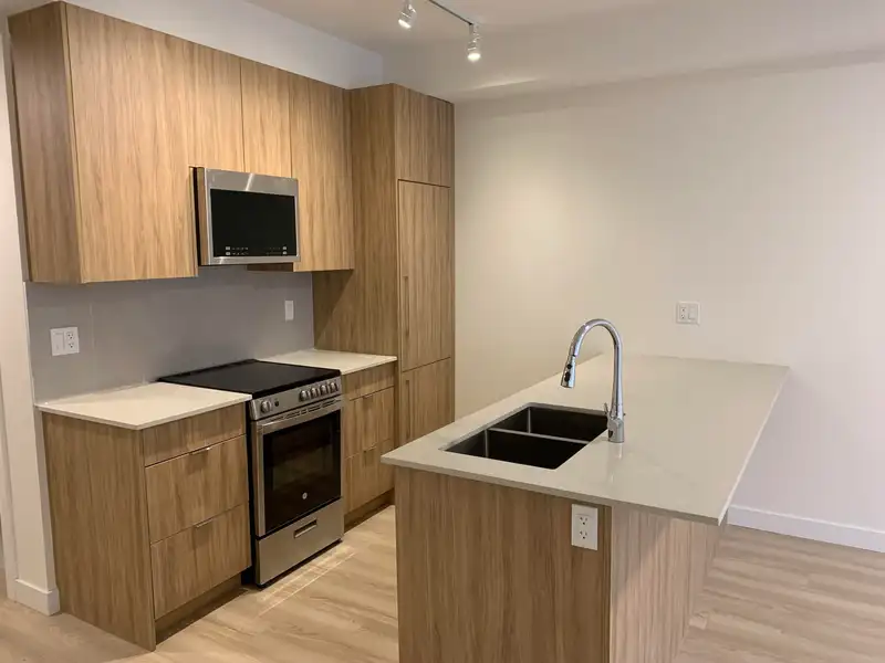 408 11913 BURNETT STREET - photo 2 of 30