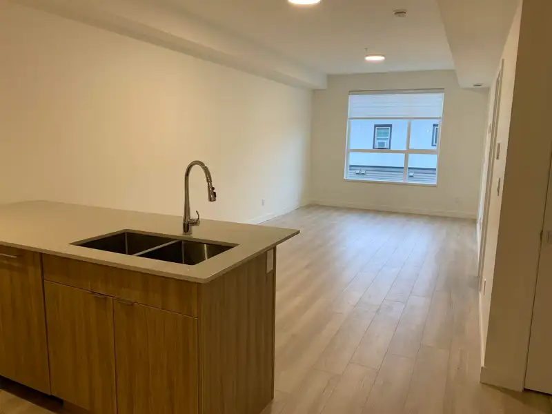 408 11913 BURNETT STREET - photo 3 of 30