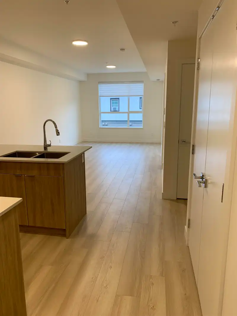 408 11913 BURNETT STREET - photo 4 of 30
