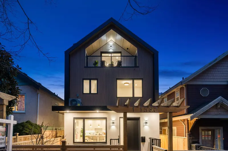 1 1582 E 2ND AVENUE - photo 1 of 25