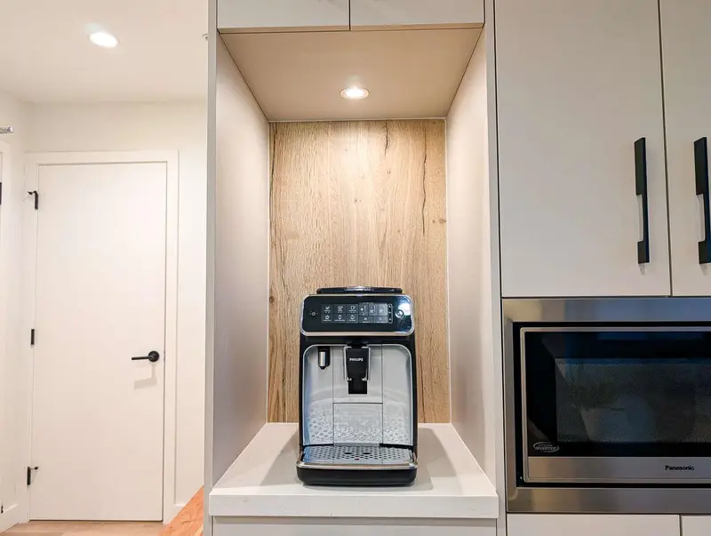 316 3038 ST GEORGE STREET - photo 4 of 22