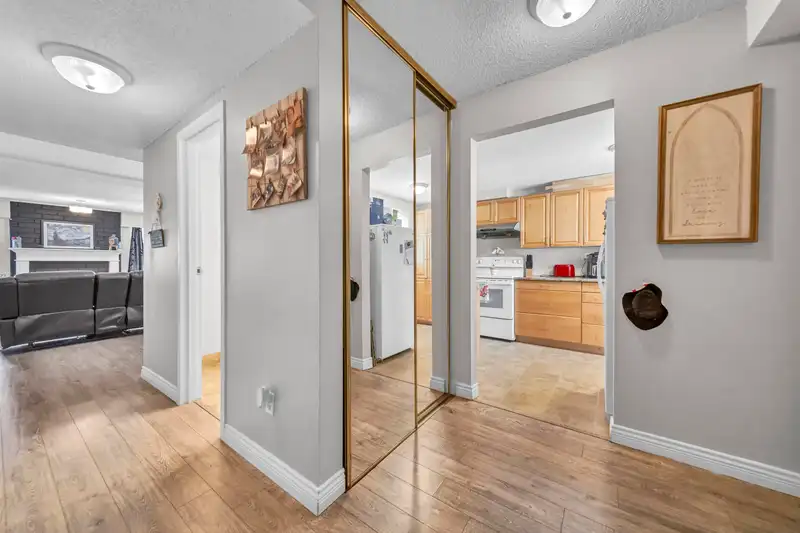 162 7484 138 STREET - photo 4 of 30