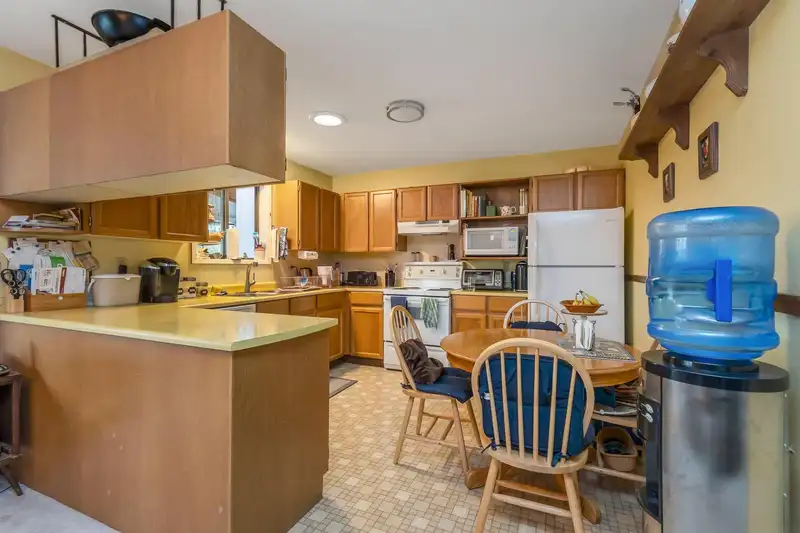 11130 80 AVENUE - photo 3 of 23