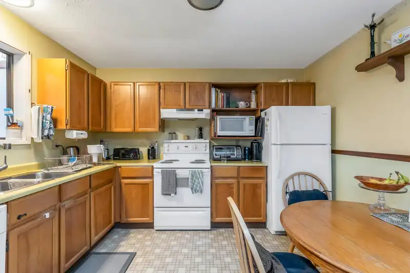 11130 80 AVENUE - photo 4 of 23