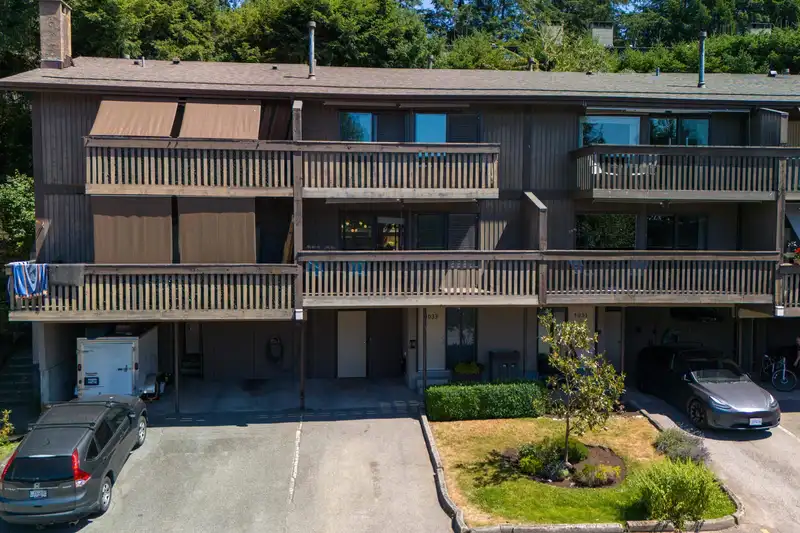 1033 OLD LILLOOET ROAD - photo 2 of 40