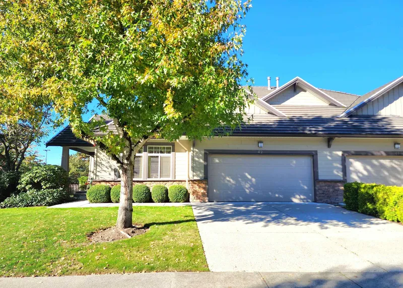 42 5688 152 STREET - photo 2 of 25