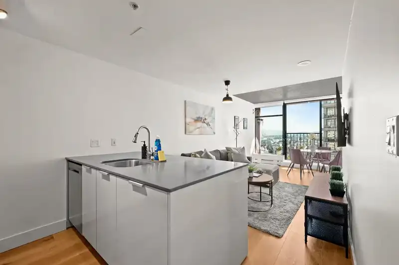 1904 128 W CORDOVA STREET - photo 3 of 22