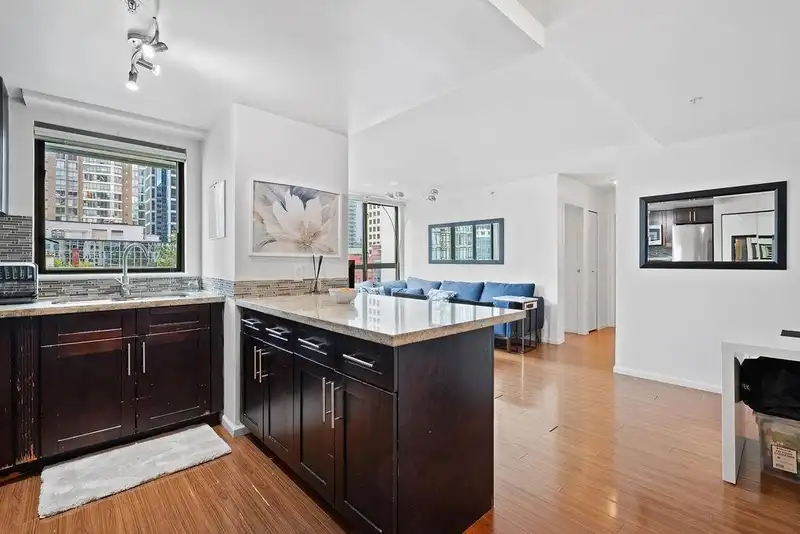 1005 1238 MELVILLE STREET - photo 2 of 30